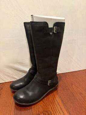 UGG Australia Women's Black Leather Riding Tupelo Boots #1003335 US7/ EU38